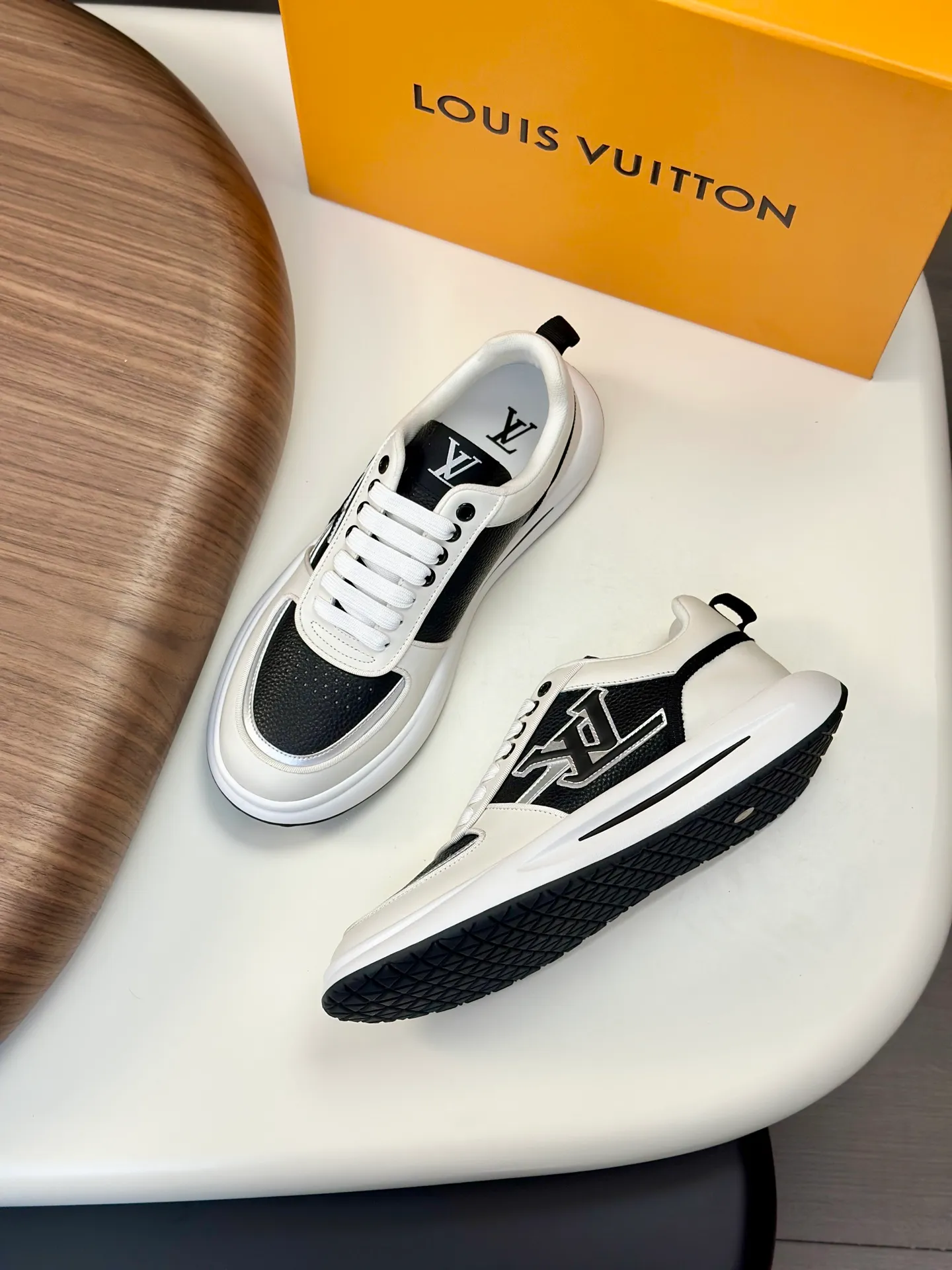 Men's shoes💰780 Lv 🔍Top purchasing agent🇮🇹 Louis Vuitton, the sports sneaker counter is synchronized, the uppers are imported from Italy, high-quality splicing colorful and complex crafts, the imported mesh padding is soft and comfortable, soles: original soles specially provided by the original factory, T men's men's shoes 💰U exclusive movable molded soles are super comfortable, original factory and single goods, 🔍🔍high quality, you can enter and leave the counter at will, welcome to compare, code number 38-44 (customized 45)